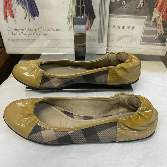 Burberry Nova Flats - Picture 3 of 9